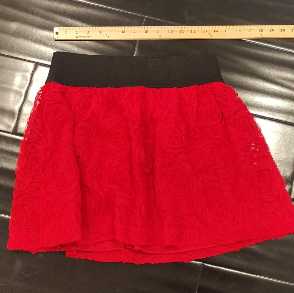Roses design red skirt elastic waist stooshy mediu
